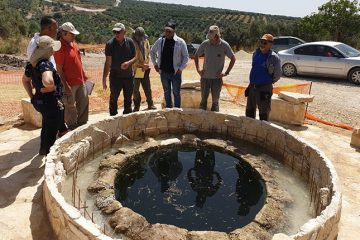 העבודות לחשיפת בארות עין מאהל והסדרת השטח בעיצומן