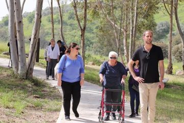 ותיקי "גיל הגליל" יצאו לטיול מרגש בנחל השבעה